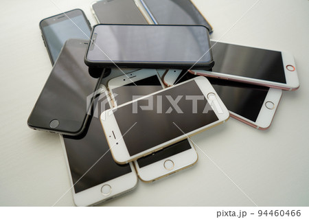 たくさんのスマホ|中古|リサイクル|犯罪|エコ たくさんのスマホ|中古|リサイクル|犯罪|エコ 94460466