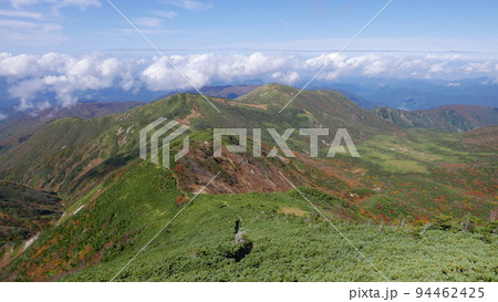 秋晴れの加賀禅定道 94462425