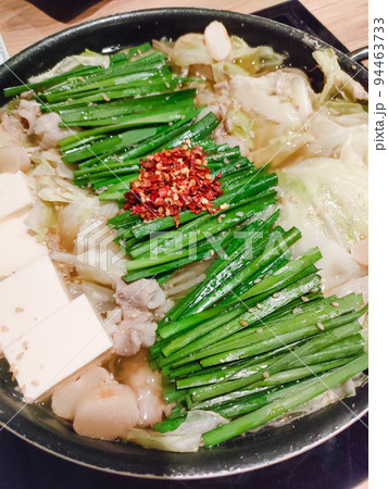 食べ物素材 冬に食べたいもつ鍋 食べ物素材 冬に食べたいもつ鍋 94463733