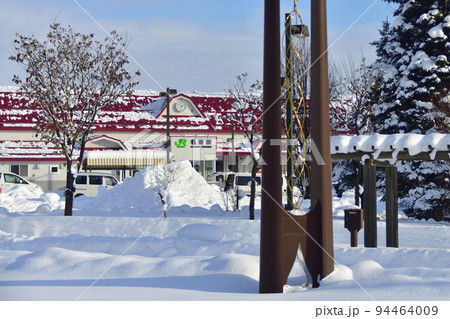 2021年12月、北海道の旭川駅から稚内駅までの宗谷本線の風景 94464009