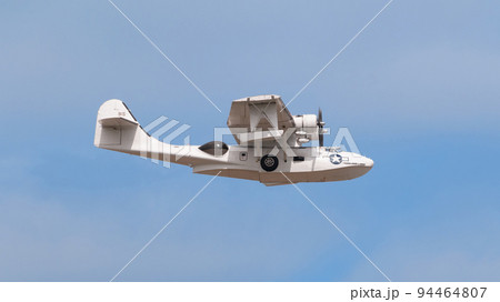 米陸軍航空隊OA-10カタリナ飛行艇着水準備 94464807