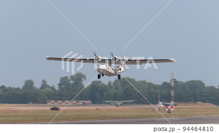 米陸軍航空隊OA-10カタリナ飛行艇離陸 94464810