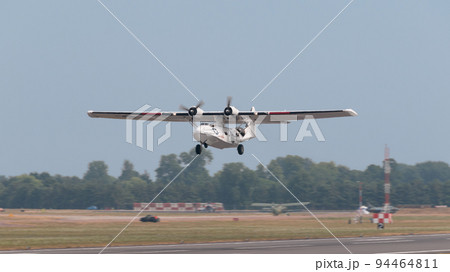 米陸軍航空隊OA-10カタリナ飛行艇離陸 94464811