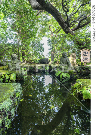 【神奈川県】長谷寺の地蔵堂にある卍池 【神奈川県】長谷寺の地蔵堂にある卍池 94467026