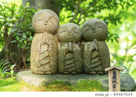 【神奈川県】長谷寺の境内にいる和やかな表情の良縁地蔵 94467034