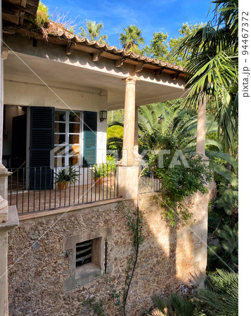 beautiful garden in Mallorca 94467372