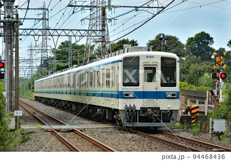 鉄道  東武野田線　8000系　　七里～岩槻 間 94468436