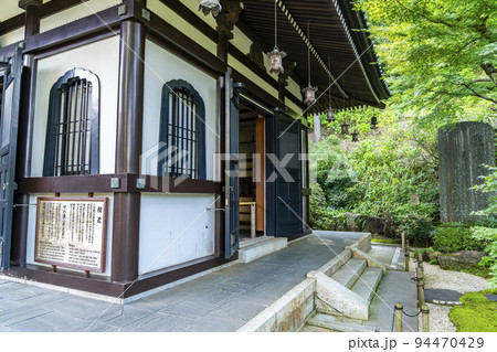 【神奈川県】緑に包まれた長谷寺の経蔵 94470429
