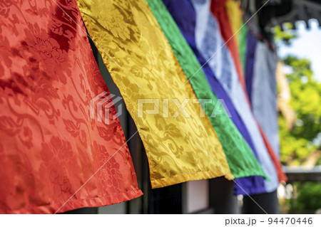 【神奈川県】長谷寺の風になびく五色幕 94470446