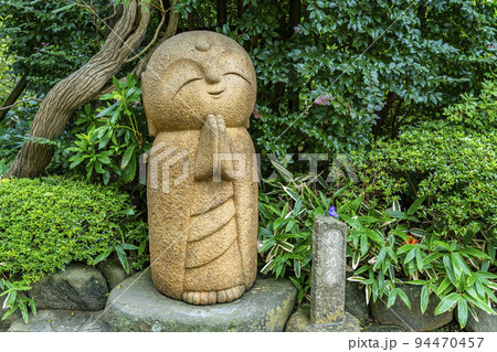 【神奈川県】長谷寺の境内にいる素敵な表情の和み地蔵 94470457