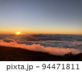 ハレアカラからの夕焼け 94471811