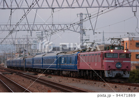 始発駅大阪駅に回送されるEF81-106号機牽引の寝台特急「日本海」号_2010/3/22撮影 始発駅大阪駅に回送されるEF81-106号機牽引の寝台特急「日本海」号_2010/3/22撮影 94471869