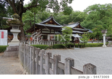 日本の神社 : 山梨県甲府市の武田神社境内にある車の祓い処 日本の神社 : 山梨県甲府市の武田神社境内にある車の祓い処 94473069