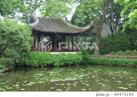 中国　蘇州の古典庭園　蘇州古典園林　「拙政園」世界遺産の中国式庭園 94473193