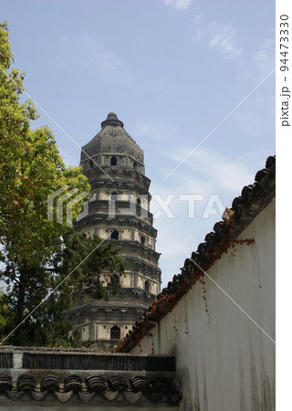 中国蘇州　虎丘公園内の光景　中国春秋時代の呉王の陵墓跡　中国版ピサの斜塔が有名 94473330