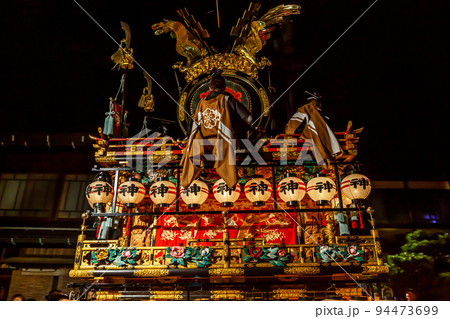 秋の高山祭り　宵祭り　飛騨高山 94473699