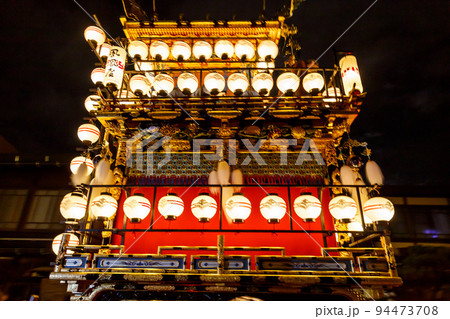 秋の高山祭り　宵祭り　飛騨高山 94473708