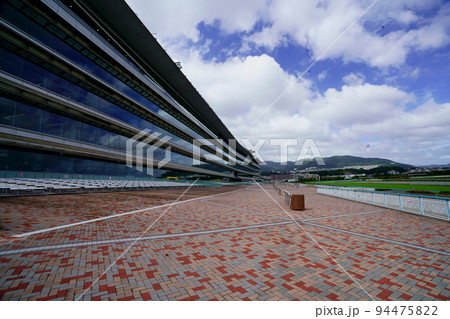 阪神競馬場　スタンド　1階　東から西　02 94475822