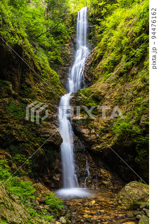 【新潟県･養老の滝】不動明王が住む滝とも、伝説の滝 94476162