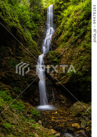 【新潟県･養老の滝】不動明王が住む滝とも、伝説の滝 94476163