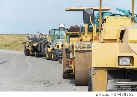 道路工事用の重機 道路工事用の重機 94478255