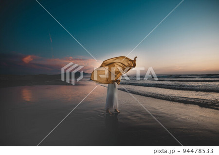 日本海のマジックアワーに魅せられて 94478533