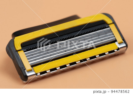 Sharp razor blade cassette 94478562