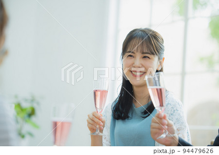 乾杯　ホームパーティ 94479626
