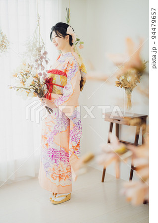 ピンクの振袖　絞り　 94479657