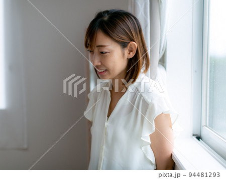 パーソナルカラー カラーを提案する女性 パーソナルカラー カラーを提案する女性 94481293