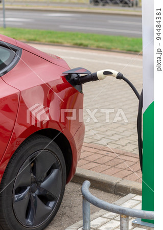 Power supply connect to electric vehicle for charge to the battery. Power supply connect to electric vehicle for charge to the battery. 94484381