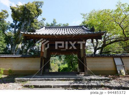 長岳寺　大門　奈良県天理市 94485372