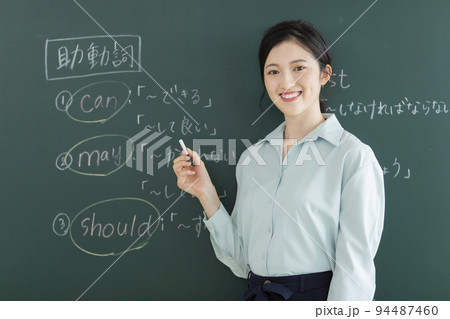 英語の授業をする教師 オンライン授業 94487460