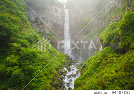 日本三名爆・華厳の滝 94487855