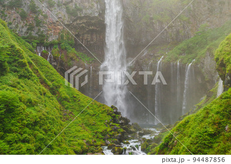 日本三名爆・華厳の滝 94487856