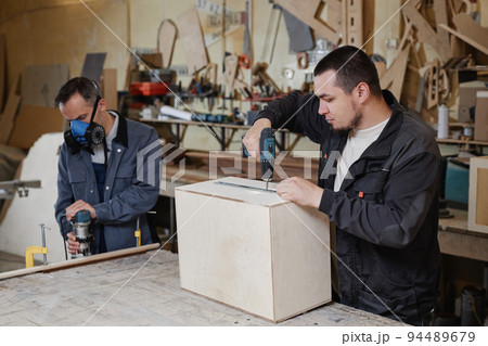 Workers Building Wooden Furniture 94489679
