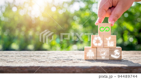 Circular economy concept, Man hand holding wooden cube block with Circular economy icon with copy space. Circular economy concept, Man hand holding wooden cube block with Circular economy icon with copy space. 94489744