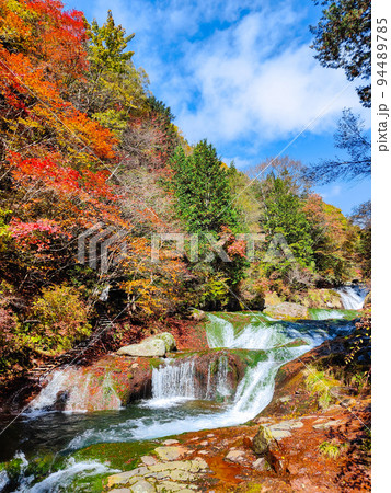 横谷渓谷（秋）：おしどり隠しの滝 94489785