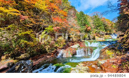 横谷渓谷（秋）：おしどり隠しの滝 94489804