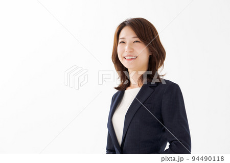 スーツ姿の女性 スーツ姿の女性 94490118
