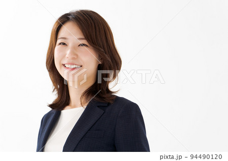 スーツ姿の女性　 94490120