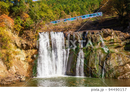 栃木那須烏山の秋 紅葉の龍門の滝 JR烏山線 栃木那須烏山の秋 紅葉の龍門の滝 JR烏山線 94490157