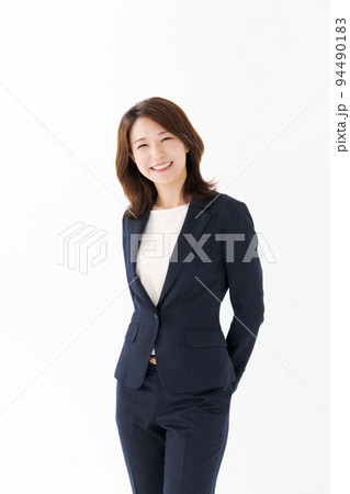 スーツ姿の女性　 94490183