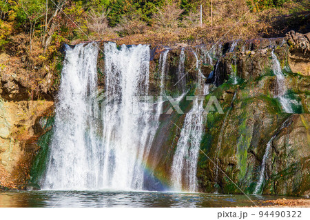 栃木那須烏山の秋　紅葉の龍門の滝 94490322