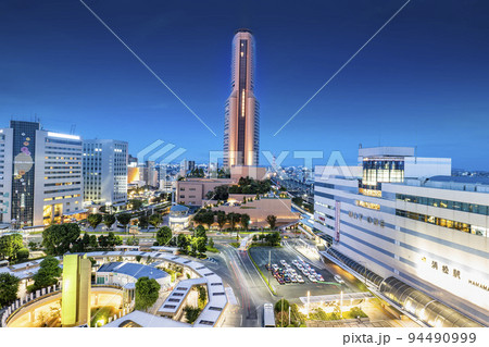 静岡県浜松市のJR浜松駅北口の夕方から日没にかけてのの市街地風景 静岡県浜松市のJR浜松駅北口の夕方から日没にかけてのの市街地風景 94490999