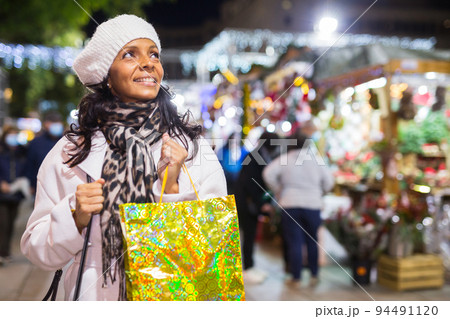 Portrait of a positive Latin American woman who came to a Christmas fair 94491120
