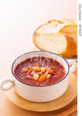 ミネストローネを食べる ミネストローネを食べる 94492793