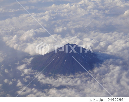 飛行機から見た富士山 94492964