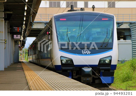 奥羽本線新青森駅 HB-E300系「リゾートしらかみ」〜青池〜 94493201