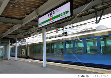 【JR東日本】奥羽本線新青森駅 HB-E300系「リゾートしらかみ」〜青池〜 【JR東日本】奥羽本線新青森駅 HB-E300系「リゾートしらかみ」〜青池〜 94493202